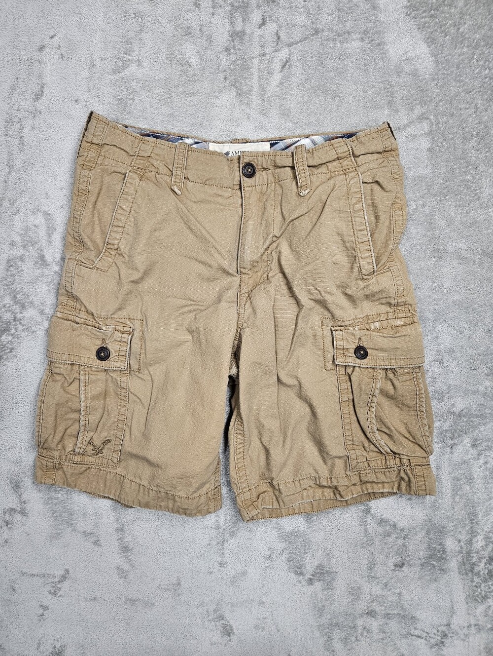 American Eagle Outfitters Men’s Khaki Cargo Shorts Size 33 100% Cotton Classic